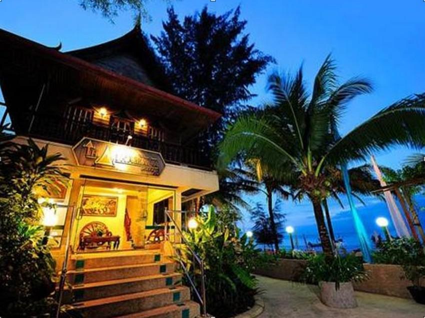 Thai Kamala Front सहारा Phuket